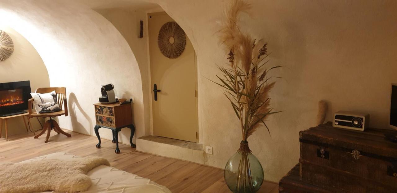 Charmante Suite Independante Avec Cave A Vin Cournonsec Exterior photo